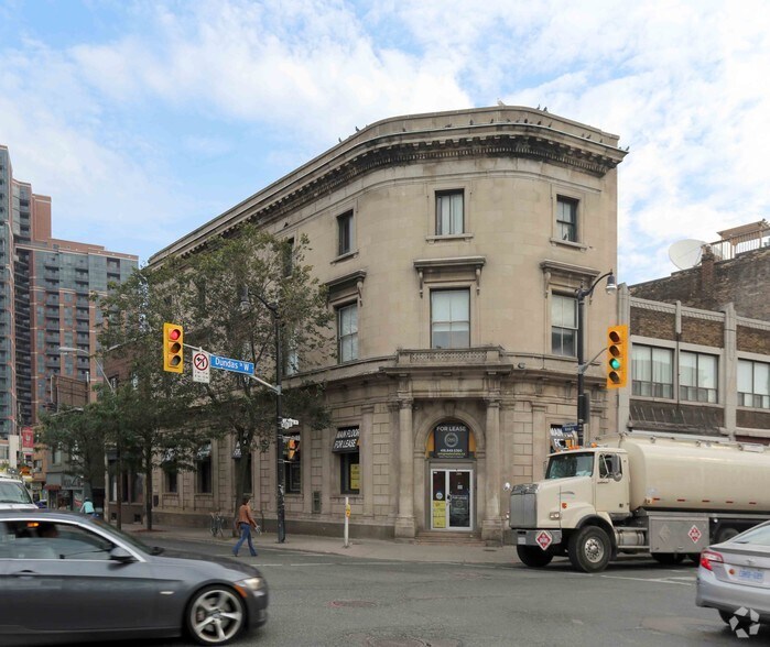 2854 Dundas St W, Toronto, ON à vendre - Photo principale - Image 1 de 1