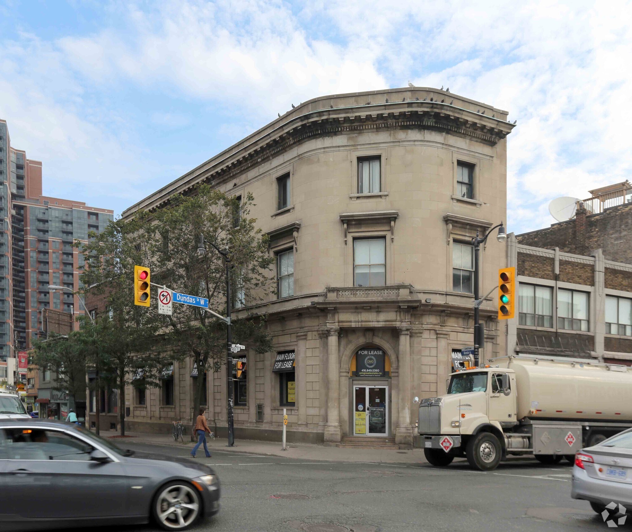2854 Dundas St W, Toronto, ON à vendre Photo principale- Image 1 de 1