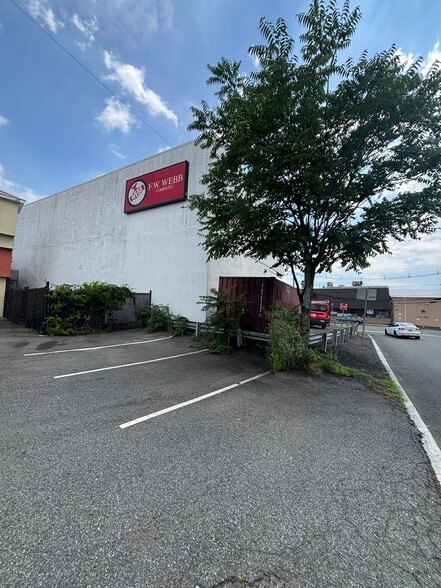 37 Stefanic Ave, Elmwood Park, NJ for sale - Building Photo - Image 2 of 6