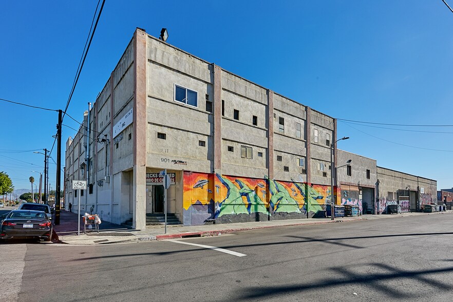 901 E 31st St, Los Angeles, CA à louer - Photo principale - Image 1 de 263