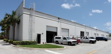 2721-2737 NW 19th St, Pompano Beach, FL for lease Interior Photo- Image 2 of 11