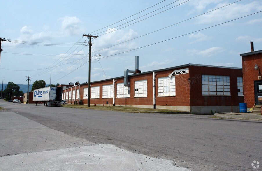 239 Rowan St, Salem, VA for sale - Primary Photo - Image 1 of 12