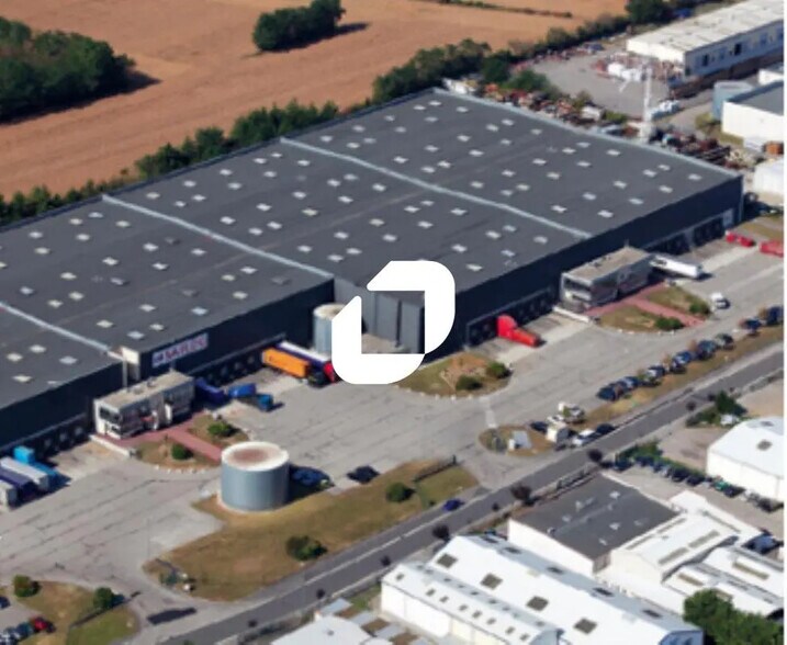 Bureau dans Genas à louer - Photo du bâtiment - Image 3 de 4