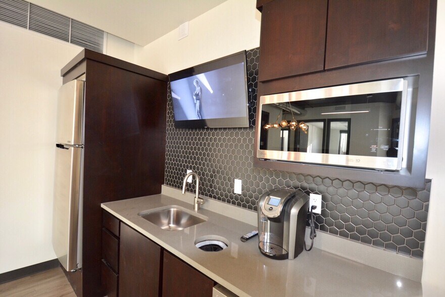 8777 S Redwood Rd, West Jordan, UT à vendre - Photo intérieure - Image 3 de 13