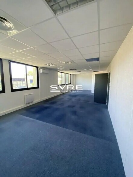 Office in Marseille for lease - Interior Photo - Image 3 of 27