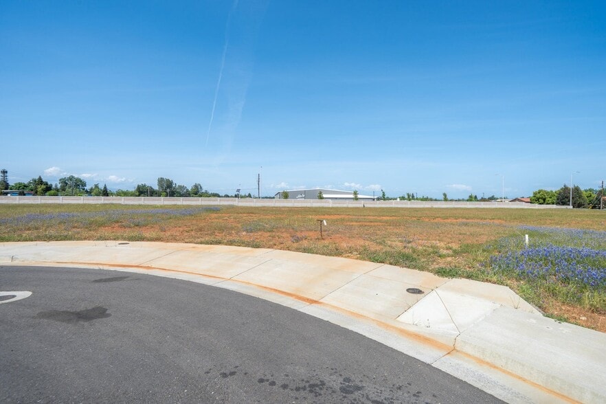 Airport Rd, Redding, CA à vendre - Photo du bâtiment - Image 3 de 4