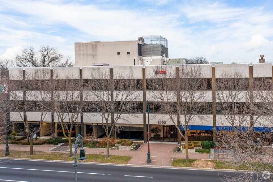 1055 Franklin Ave, Garden City, NY for lease - Building Photo - Image 2 of 5