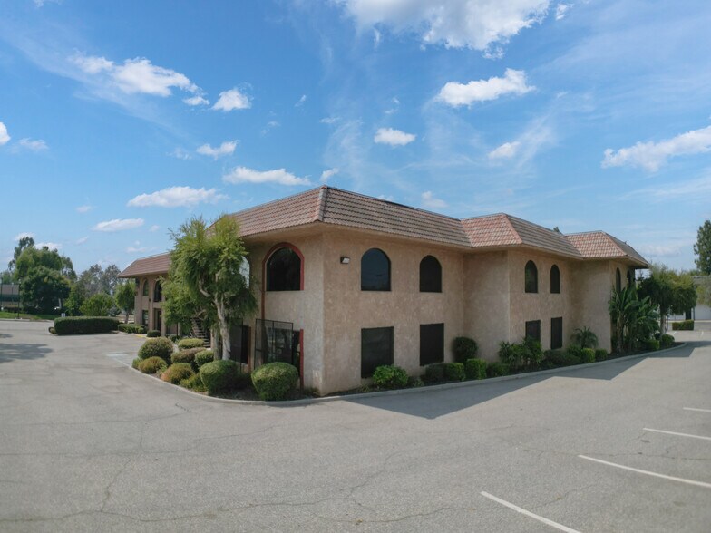 Plaza Del Rancho portefeuille de 17 propriétés à vendre sur LoopNet.ca - Photo du bâtiment - Image 3 de 39