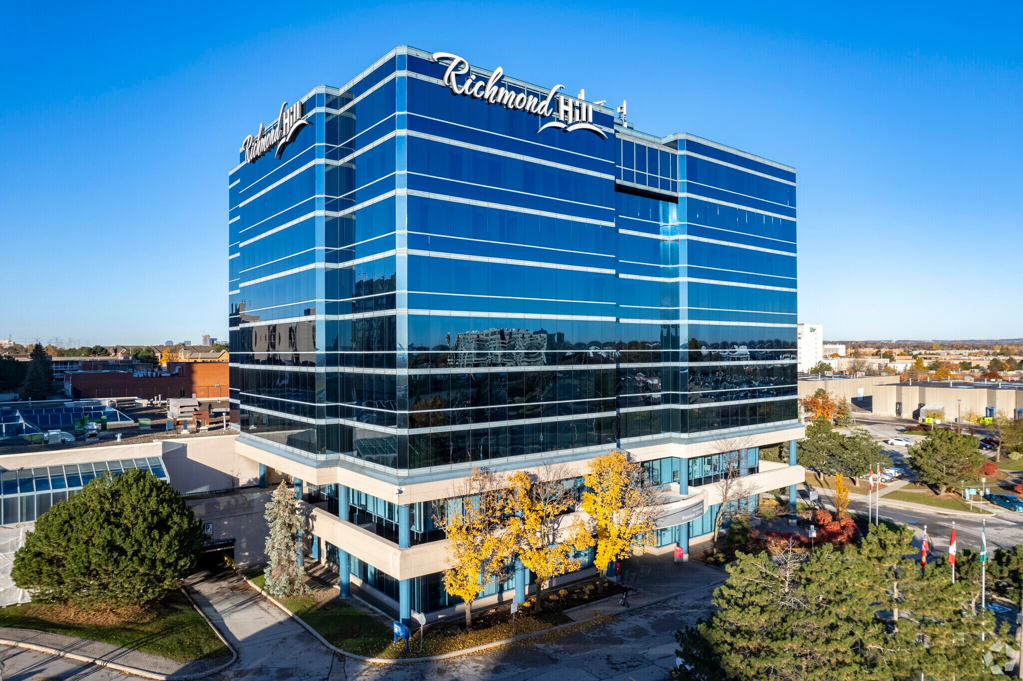 225 E Beaver Creek Rd, Richmond Hill, ON à vendre Photo principale- Image 1 de 1