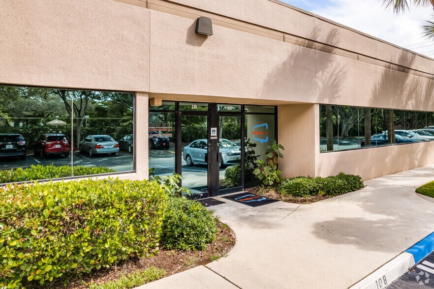 751 Park of Commerce Dr, Boca Raton, FL à louer - Photo du bâtiment - Image 3 de 6