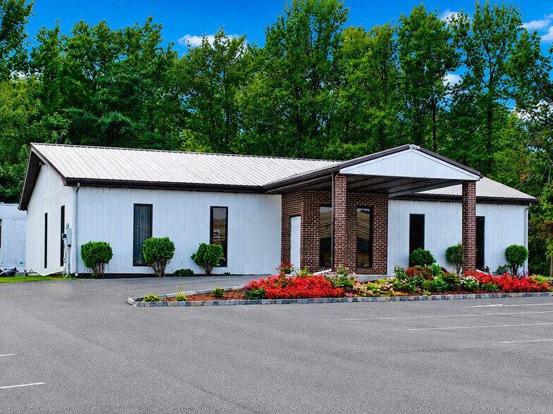 914 Middle River Rd, Middle River, MD à vendre - Photo du bâtiment - Image 2 de 9
