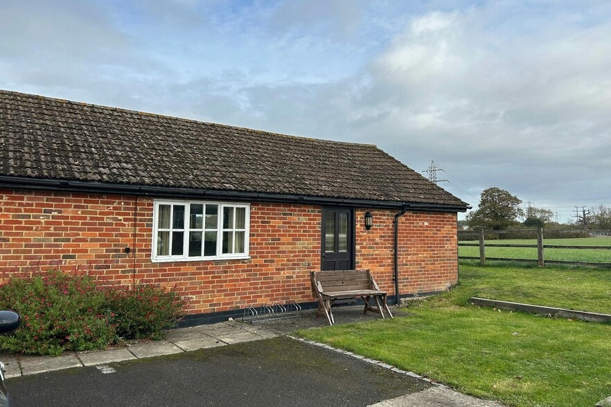 The Coach House & The Shires, Woods Farm, Wokingham à louer - Photo du bâtiment - Image 3 de 3