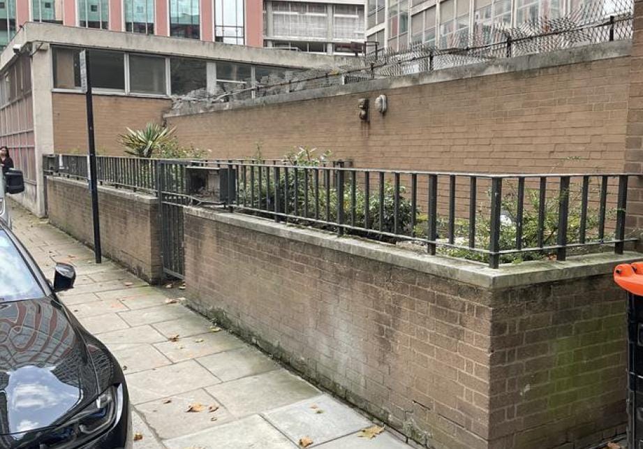 3 Caxton Walk, London for lease Primary Photo- Image 1 of 5