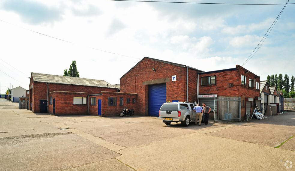 Oak St, Brierley Hill for lease - Primary Photo - Image 1 of 4