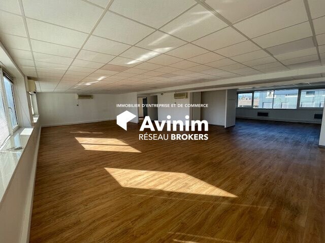 Office in Annecy for lease Interior Photo- Image 1 of 4