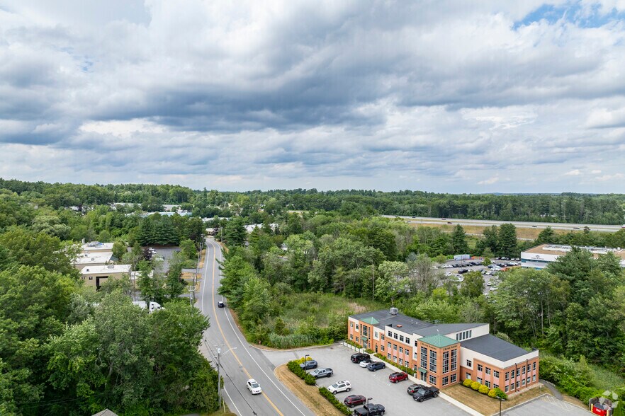2 Manor Pky, Salem, NH à louer - Aérien - Image 2 de 2