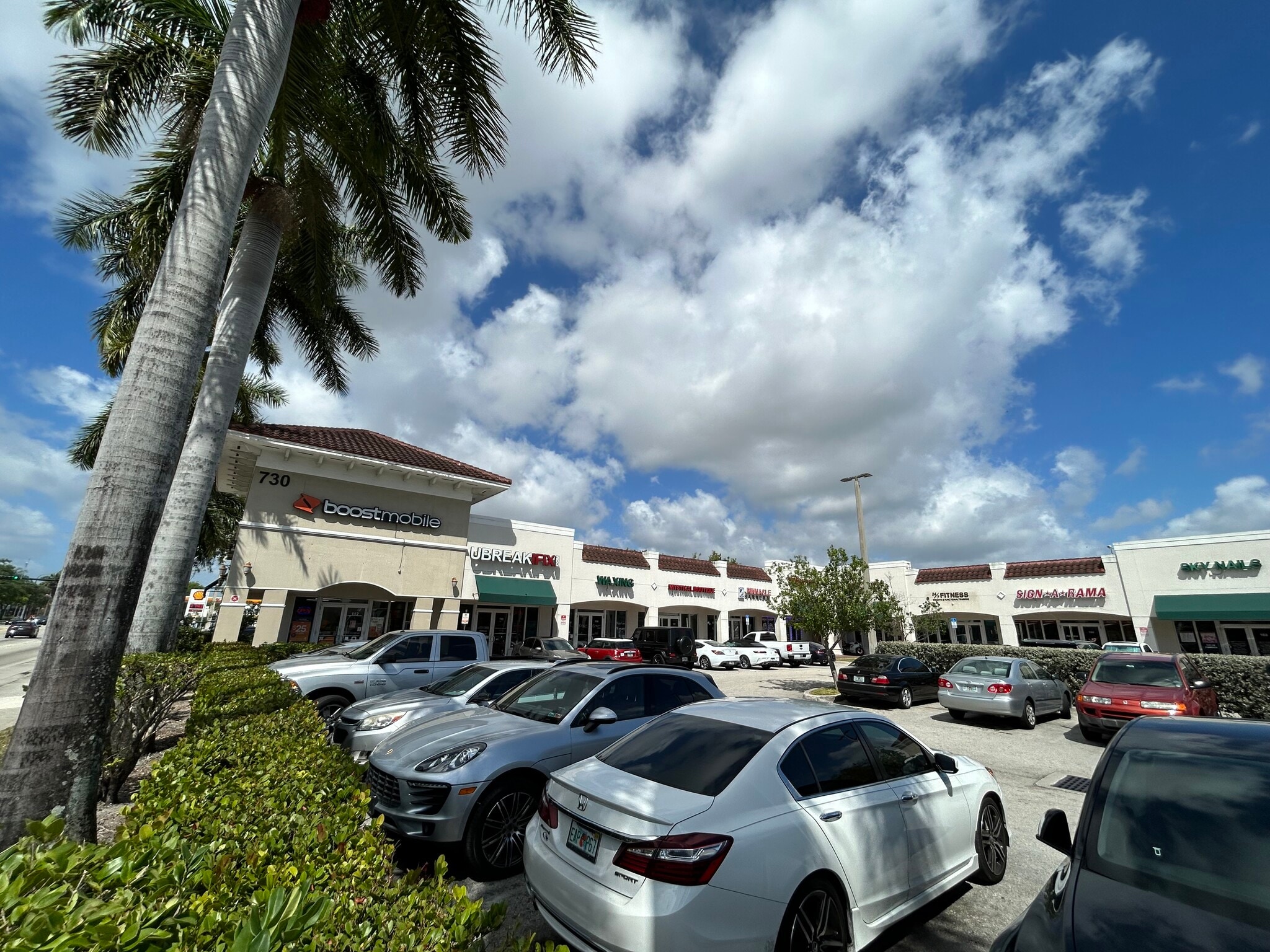 730 W Hallandale Beach Blvd, Hallandale Beach, FL for lease Primary Photo- Image 1 of 5