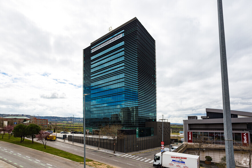 Avenida Eduardo Guitián, 11, Guadalajara, Guadalajara for sale - Building Photo - Image 2 of 3