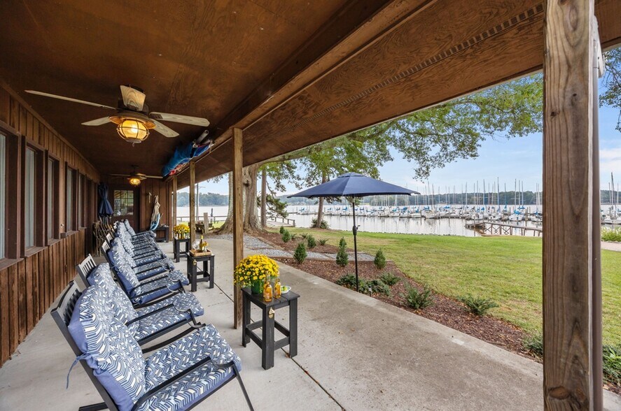 1890 Yacht Club Dr, Denver, NC à vendre - Photo du bâtiment - Image 3 de 3