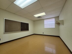 2792 E Point St, Atlanta, GA for lease Interior Photo- Image 1 of 3