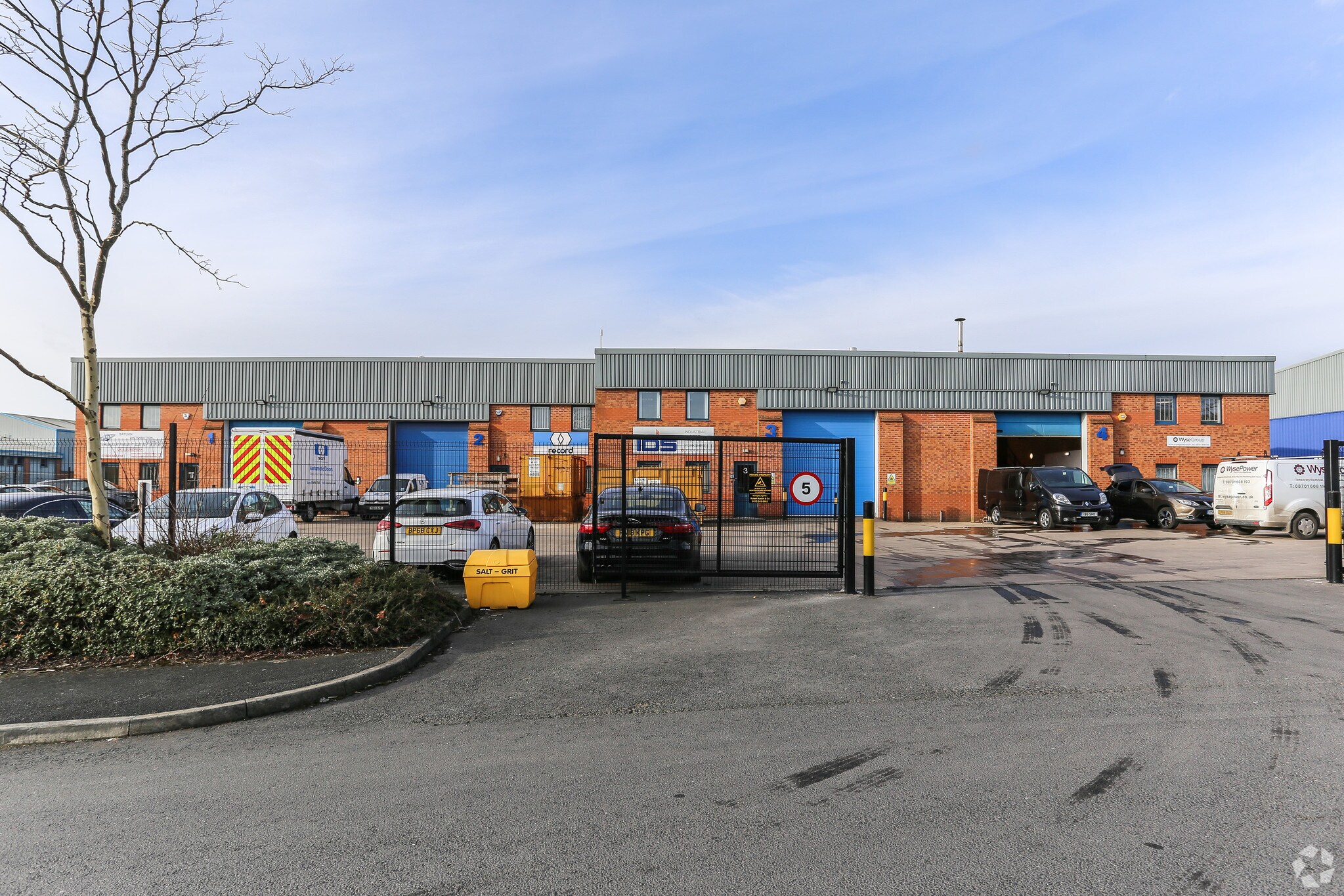 Shaw Cross Ct, Dewsbury for lease Primary Photo- Image 1 of 4