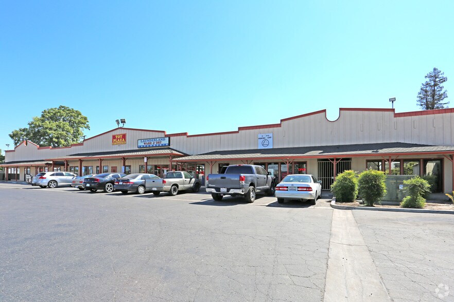 160 S Farmersville Blvd, Farmersville, CA à louer - Photo du bâtiment - Image 3 de 5
