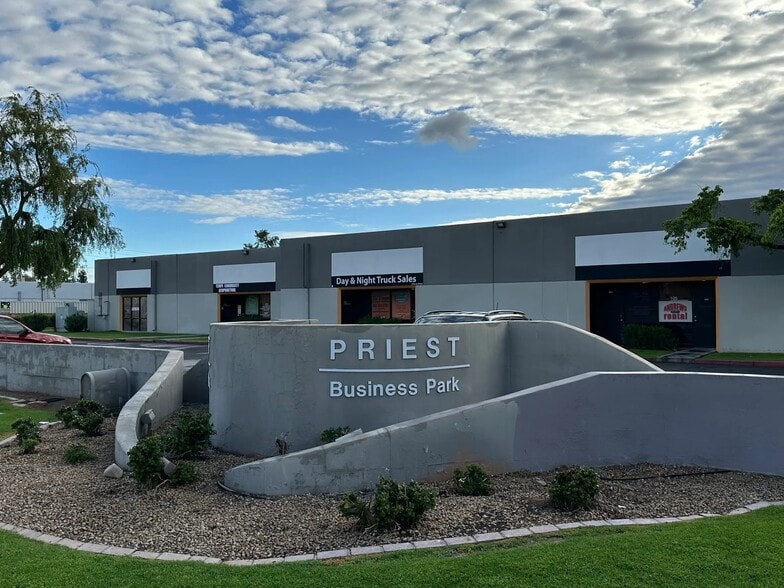 2121 S Priest Dr, Tempe, AZ for lease - Building Photo - Image 1 of 11