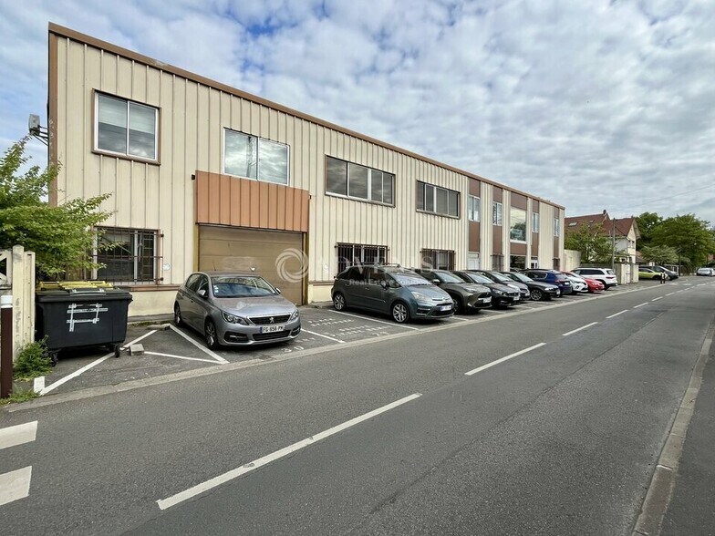 Office in Eragny for sale - Building Photo - Image 2 of 12