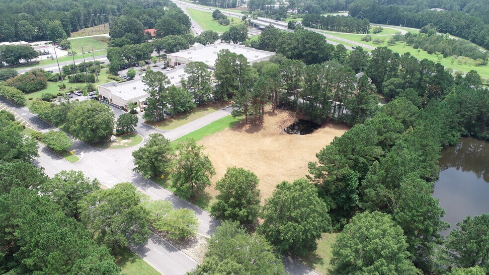 109 Okatie Center Blvd, Bluffton, SC à vendre - Photo du bâtiment - Image 3 de 3