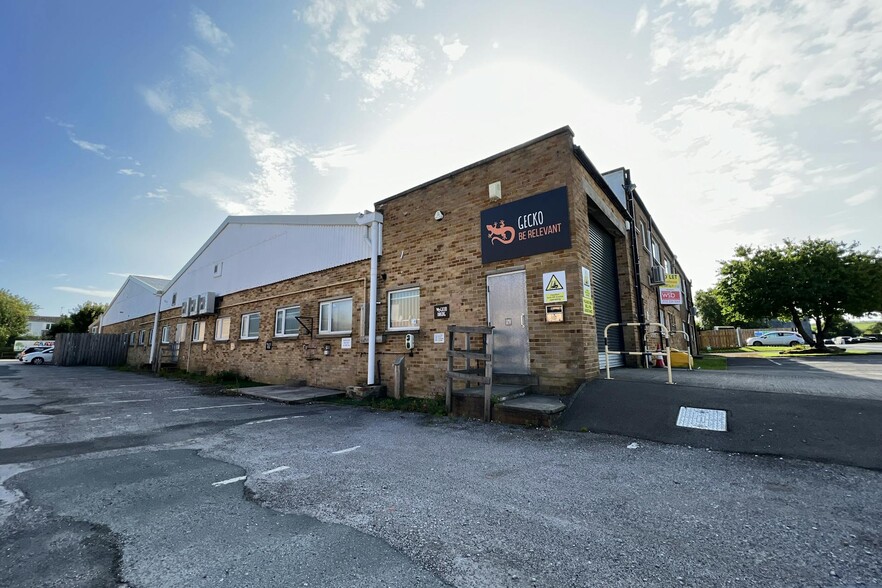 Moorfield Rd, Leeds for lease - Primary Photo - Image 1 of 3