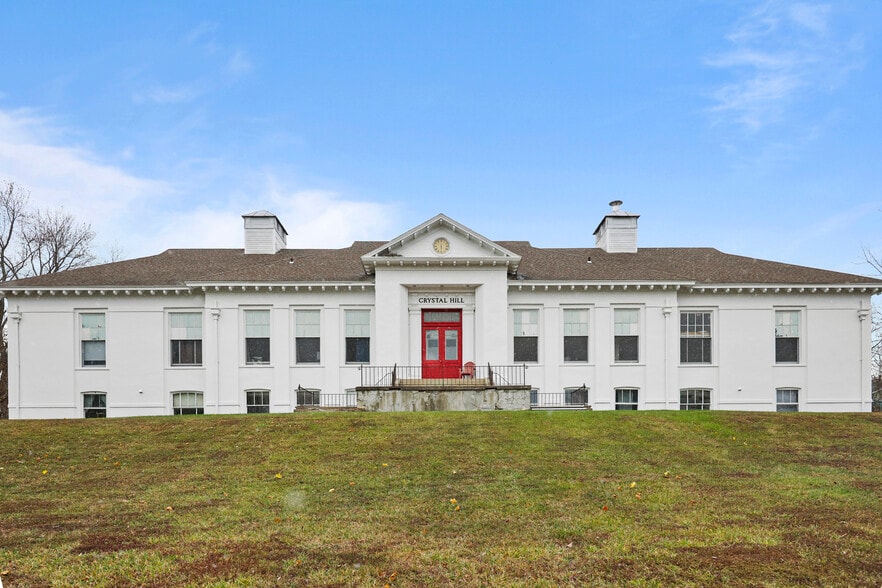 55 Crystal St, Lenox Dale, MA à vendre - Photo du bâtiment - Image 3 de 56