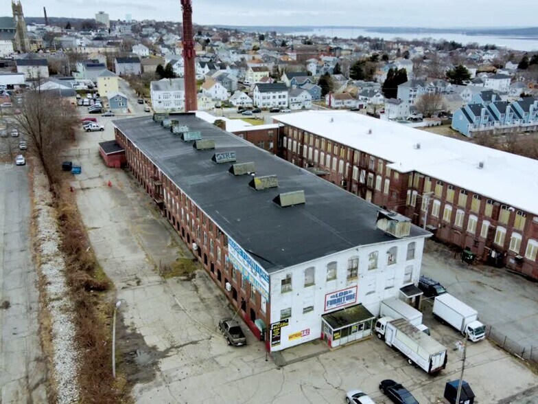 460 Globe St, Fall River, MA à vendre - Vidéo sur l’inscription commerciale - Image 2 de 39