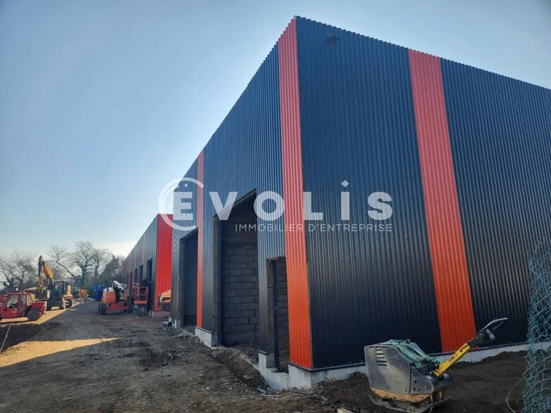 Local d'activités dans Charvieu-Chavagneux à vendre - Photo du bâtiment - Image 3 de 26