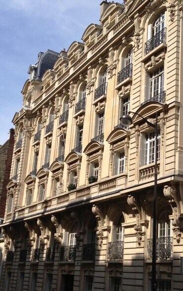 Flex dans Paris à louer - Photo du bâtiment - Image 1 de 9