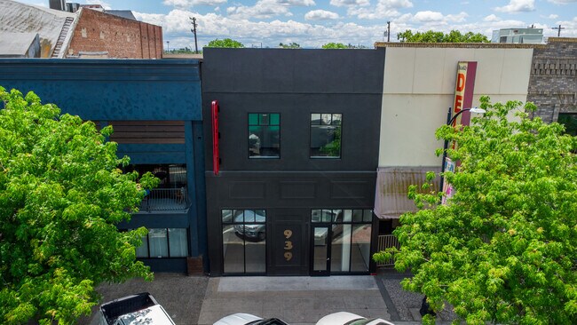 Plus de détails pour 939 10th St, Modesto, CA - Bureau/Commerce de détail à louer