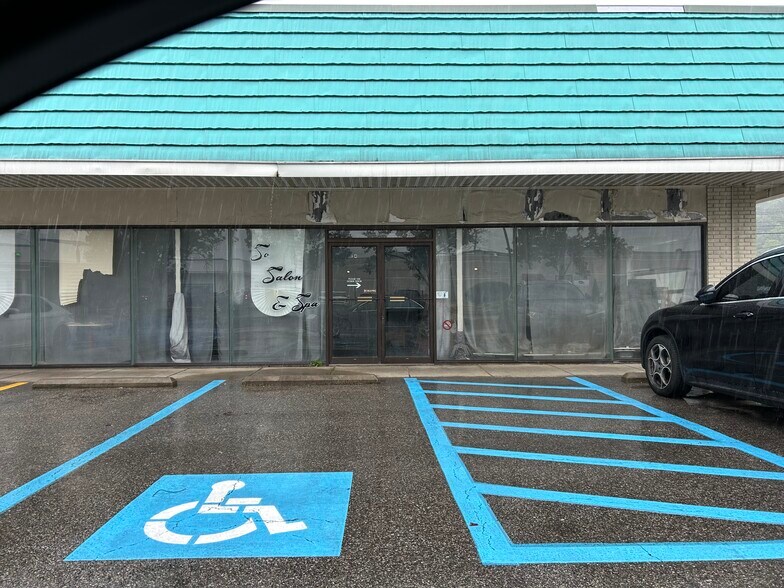 4 Fletcher Sq, Dunbar, WV à louer - Photo du bâtiment - Image 2 de 2