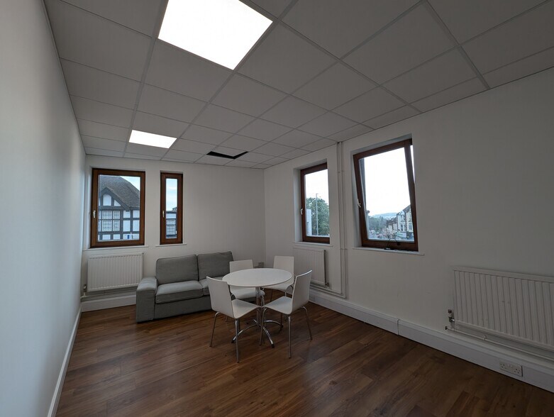 60-68 Westbury Hl, Bristol à louer - Photo du bâtiment - Image 3 de 7