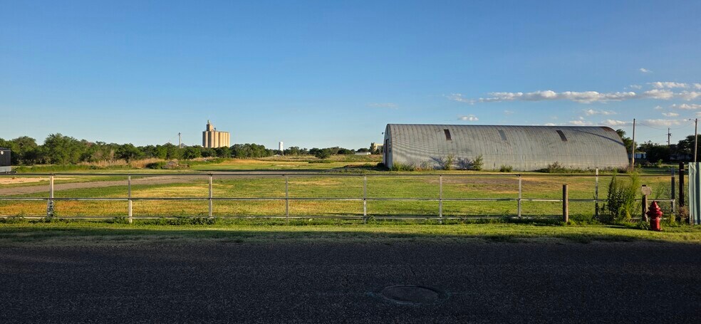 350 N Stevens Ave, Elkhart, KS à louer - Photo du bâtiment - Image 3 de 17