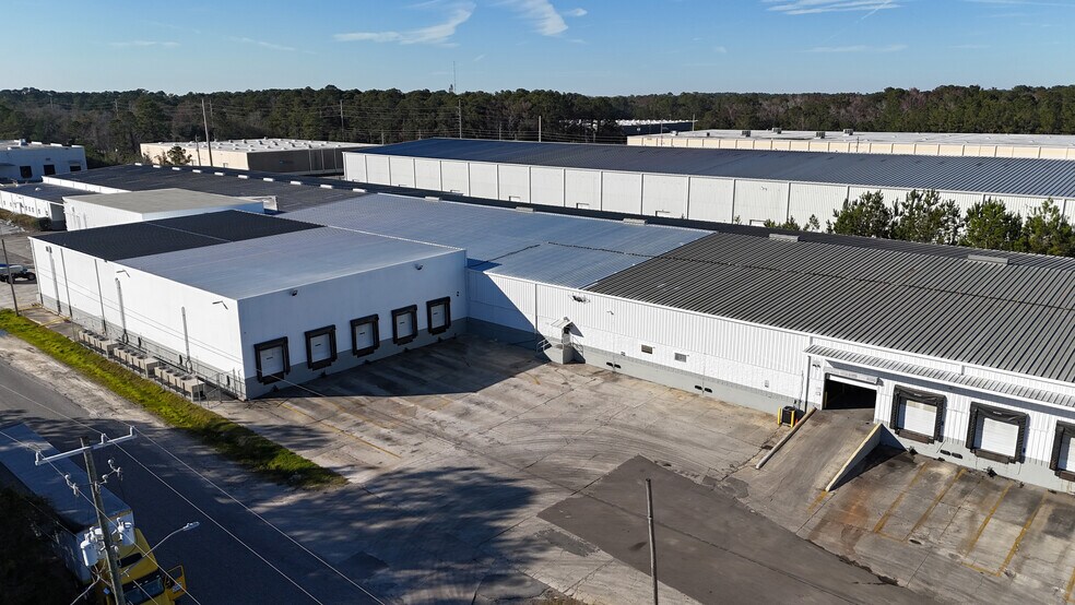 5545 Shawland Rd, Jacksonville, FL à louer - Photo du bâtiment - Image 2 de 12