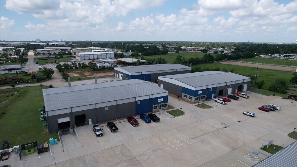13750 FM 529 Rd, Houston, TX à louer - Photo du bâtiment - Image 3 de 4