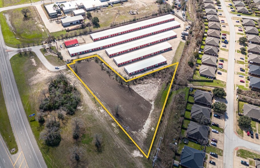 753 N Harvey Mitchell Pkwy, Bryan, TX for lease - Building Photo - Image 2 of 3
