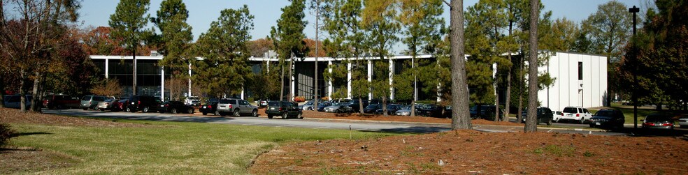 8100 Three Chopt Rd, Richmond, VA à louer - Photo du bâtiment - Image 2 de 18