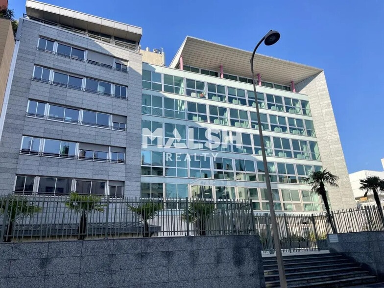 Office in Lyon for lease - Building Photo - Image 1 of 17