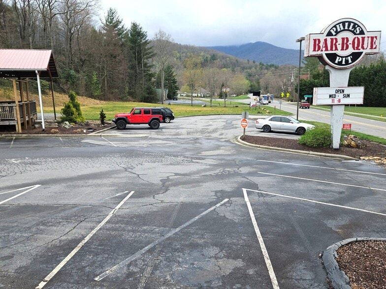 701 NC Highway 9, Black Mountain, NC à vendre - Photo du bâtiment - Image 2 de 7
