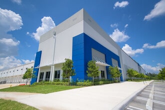 21500 NW 47th Ave, Miami Gardens, FL for lease Building Photo- Image 1 of 9