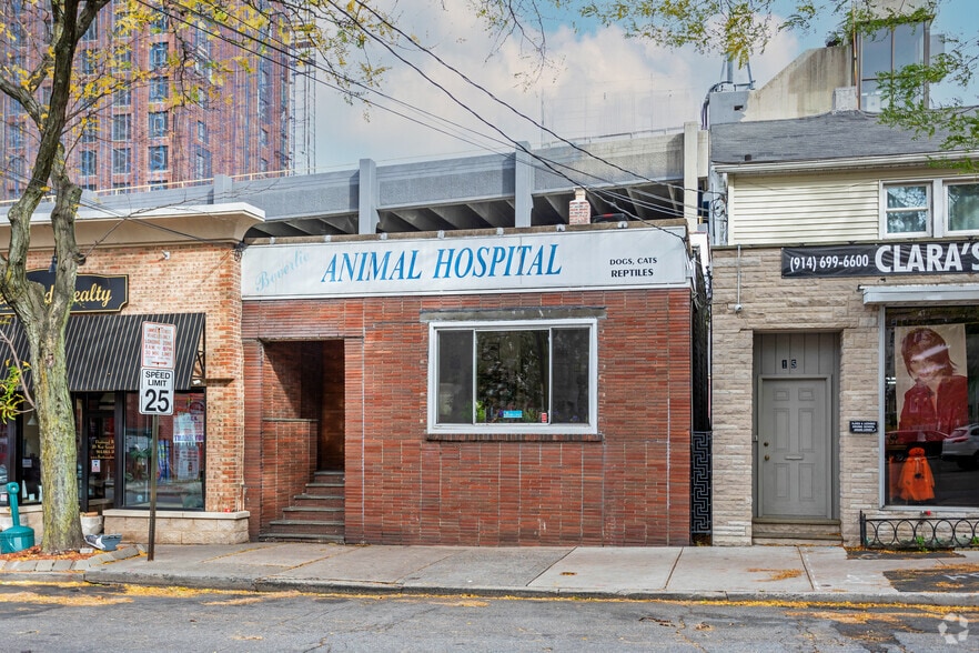 17 W Grand St, Mount Vernon, NY à vendre - Photo du bâtiment - Image 2 de 2