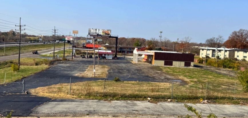 1351 Dunn Rd, Saint Louis, MO à vendre - Photo du bâtiment - Image 2 de 5