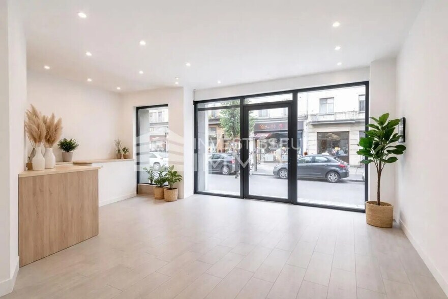 Retail in Melun for sale - Interior Photo - Image 1 of 2