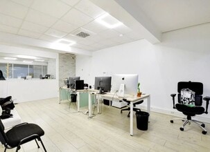 Flex in Pantin for sale Interior Photo- Image 2 of 3