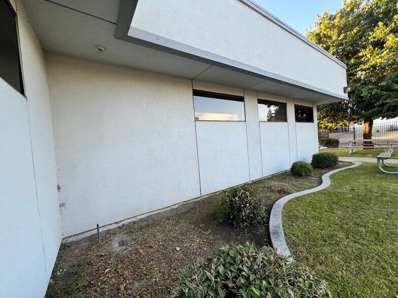 4000 San Dimas St, Bakersfield, CA à vendre - Photo du bâtiment - Image 3 de 14